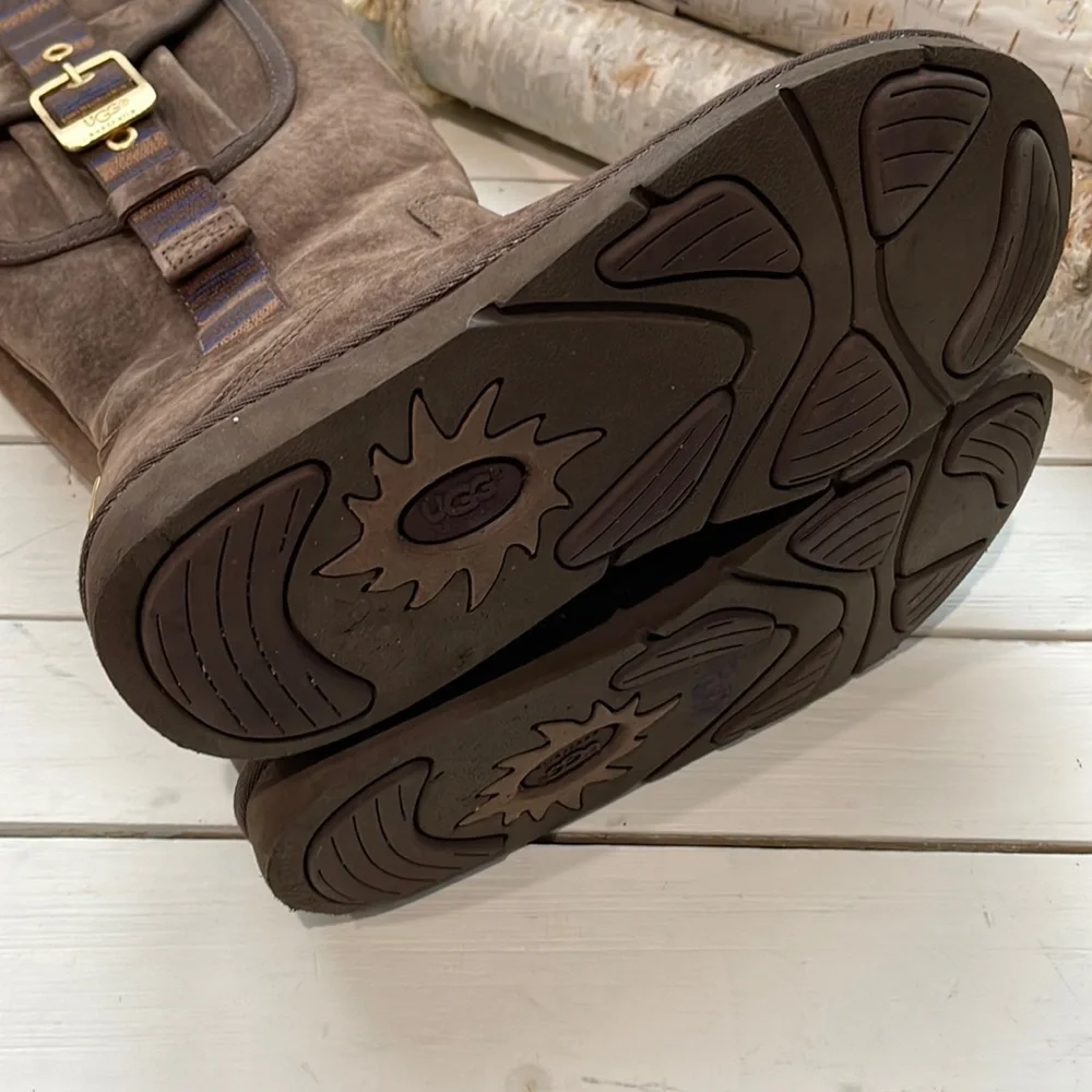 UGG Cargo II Boot with Zipper Brown size 6